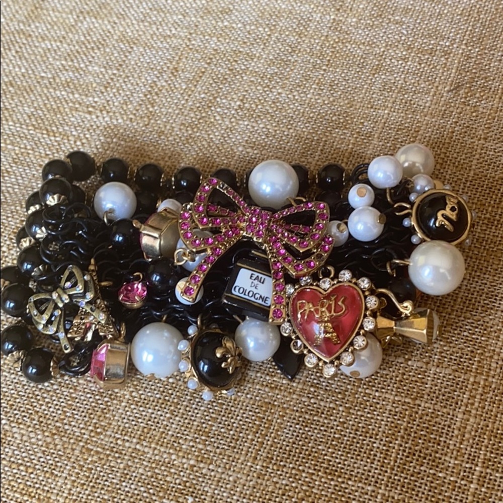 BETSEY JOHNSON GOES TO PARIS CHARM BRACELET